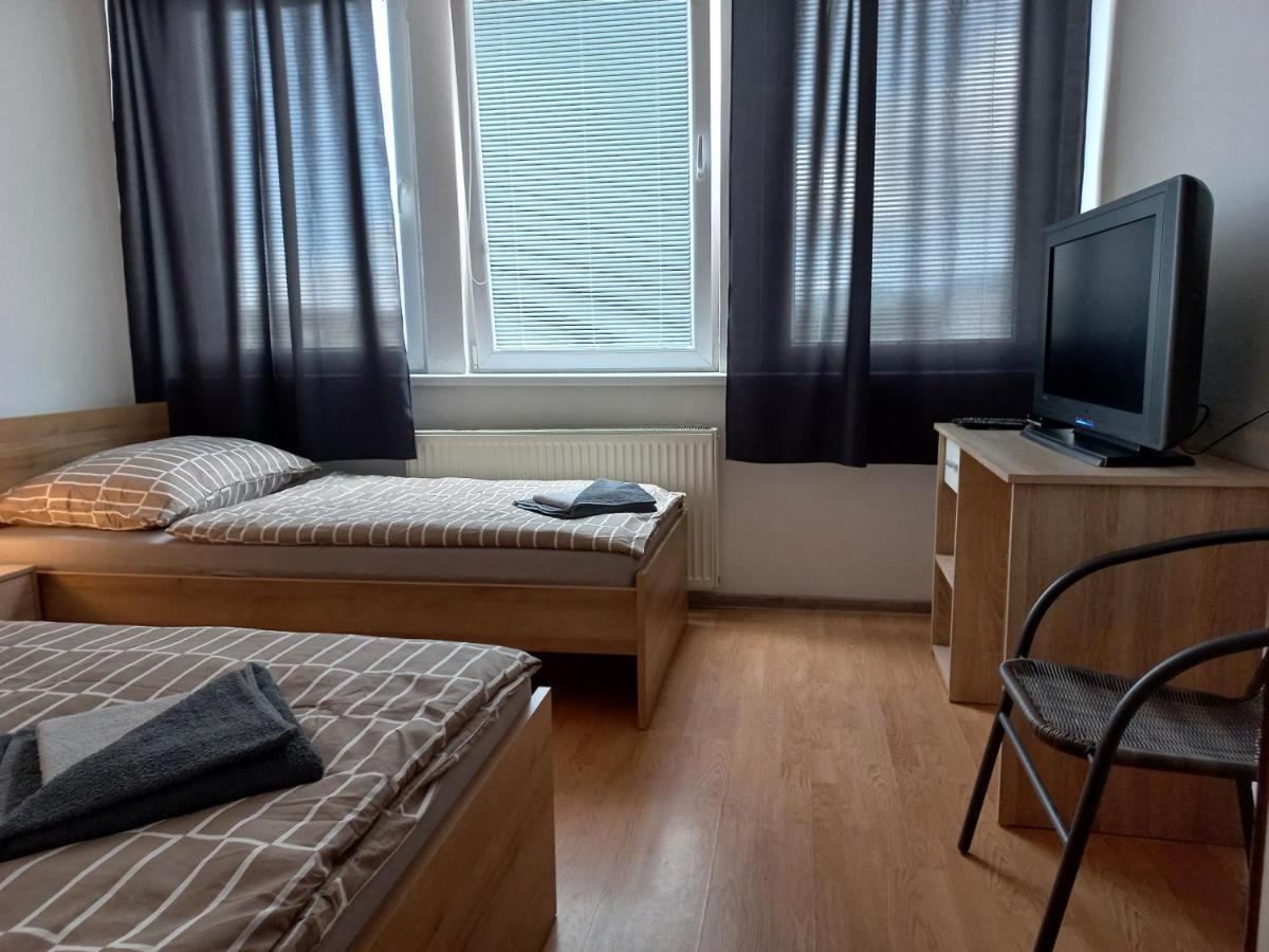 Penzion Tina Prešov Exteriör bild